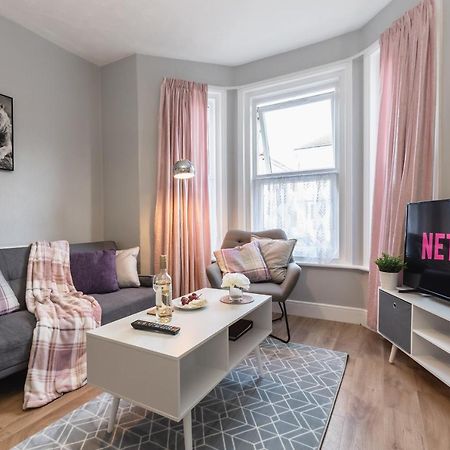 3-Bedroom House L Fast Wi-Fi L Garden L Newly Decorated L Close To Shops And Restaurants Борнмут Экстерьер фото