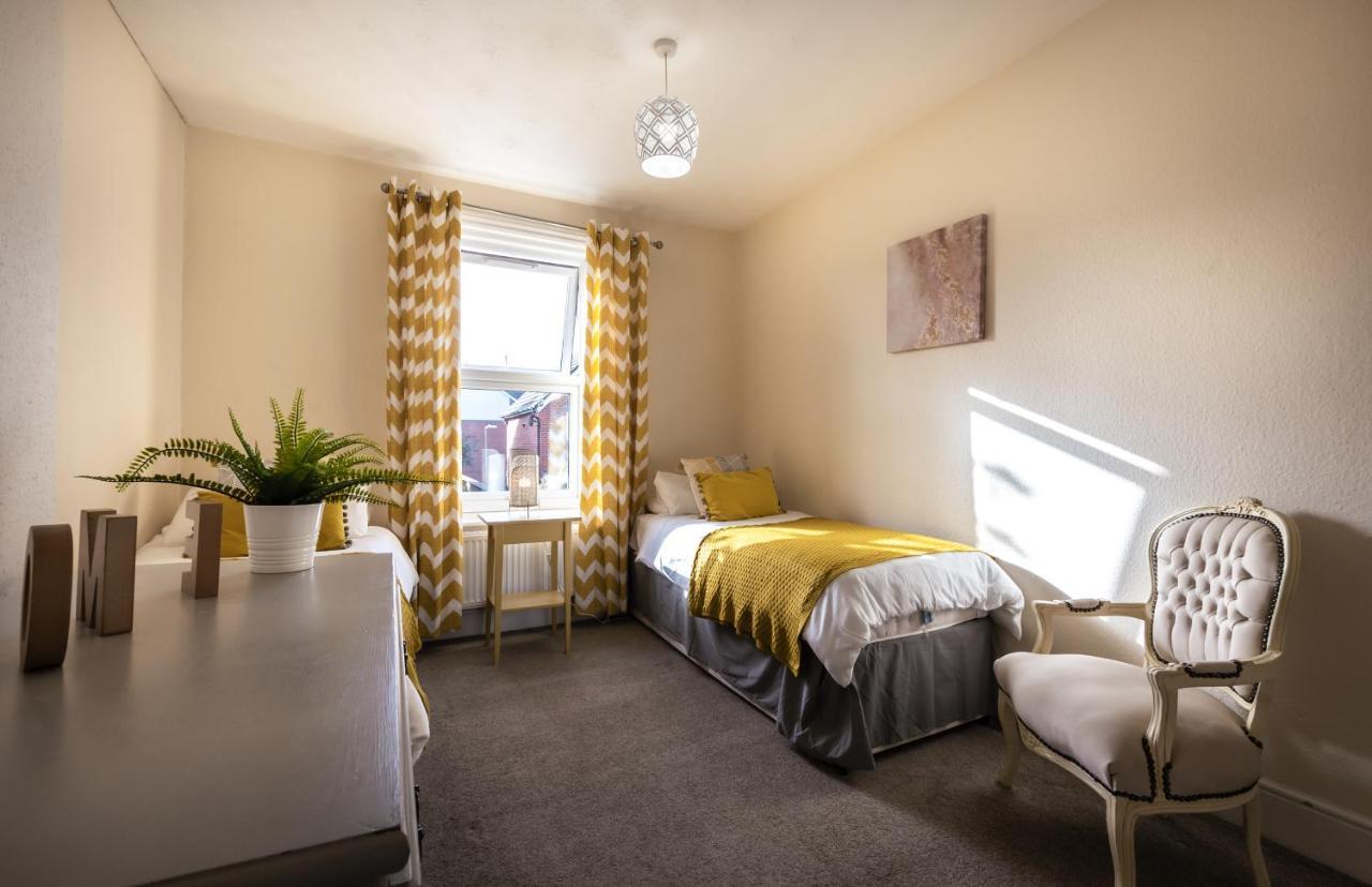 3-Bedroom House L Fast Wi-Fi L Garden L Newly Decorated L Close To Shops And Restaurants Борнмут Экстерьер фото