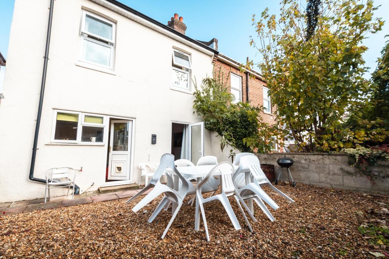3-Bedroom House L Fast Wi-Fi L Garden L Newly Decorated L Close To Shops And Restaurants Борнмут Экстерьер фото