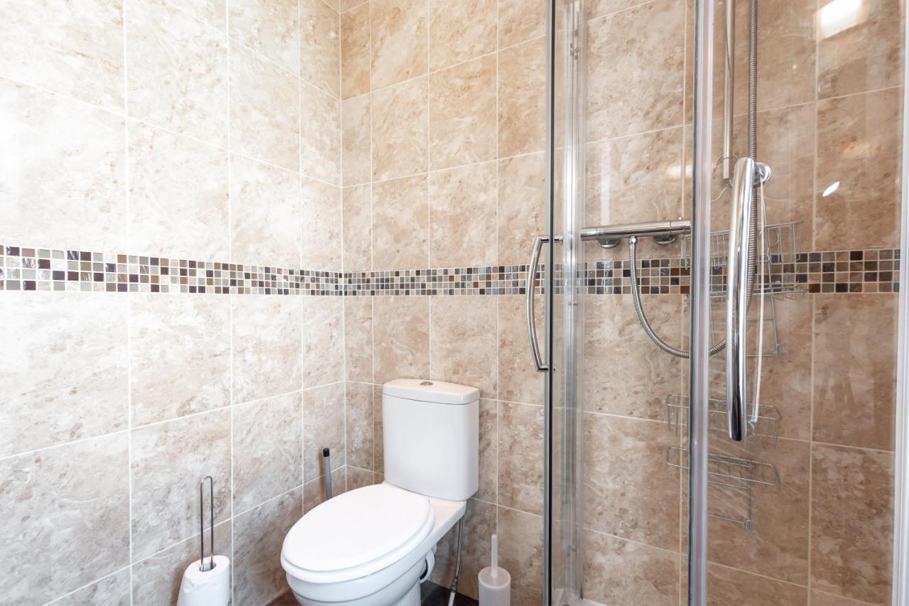 3-Bedroom House L Fast Wi-Fi L Garden L Newly Decorated L Close To Shops And Restaurants Борнмут Экстерьер фото
