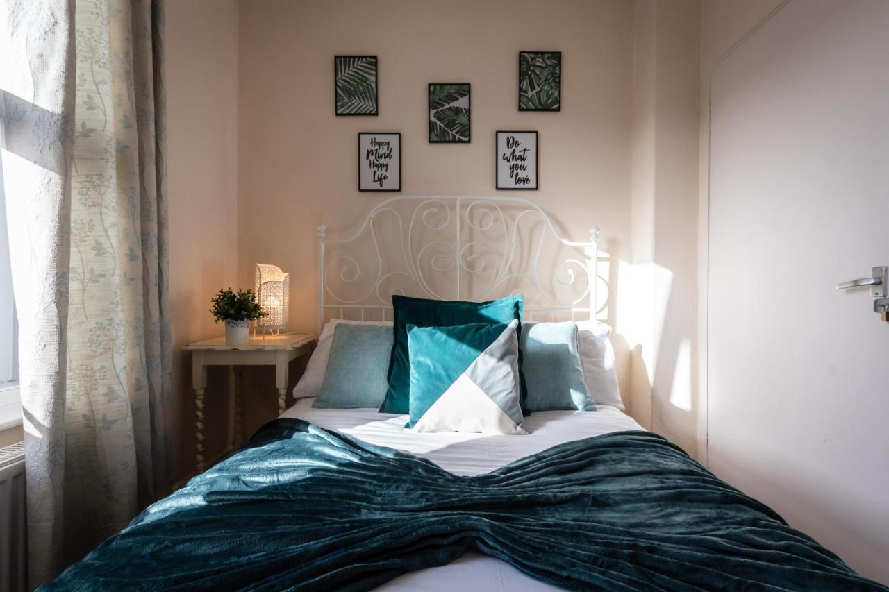 3-Bedroom House L Fast Wi-Fi L Garden L Newly Decorated L Close To Shops And Restaurants Борнмут Экстерьер фото