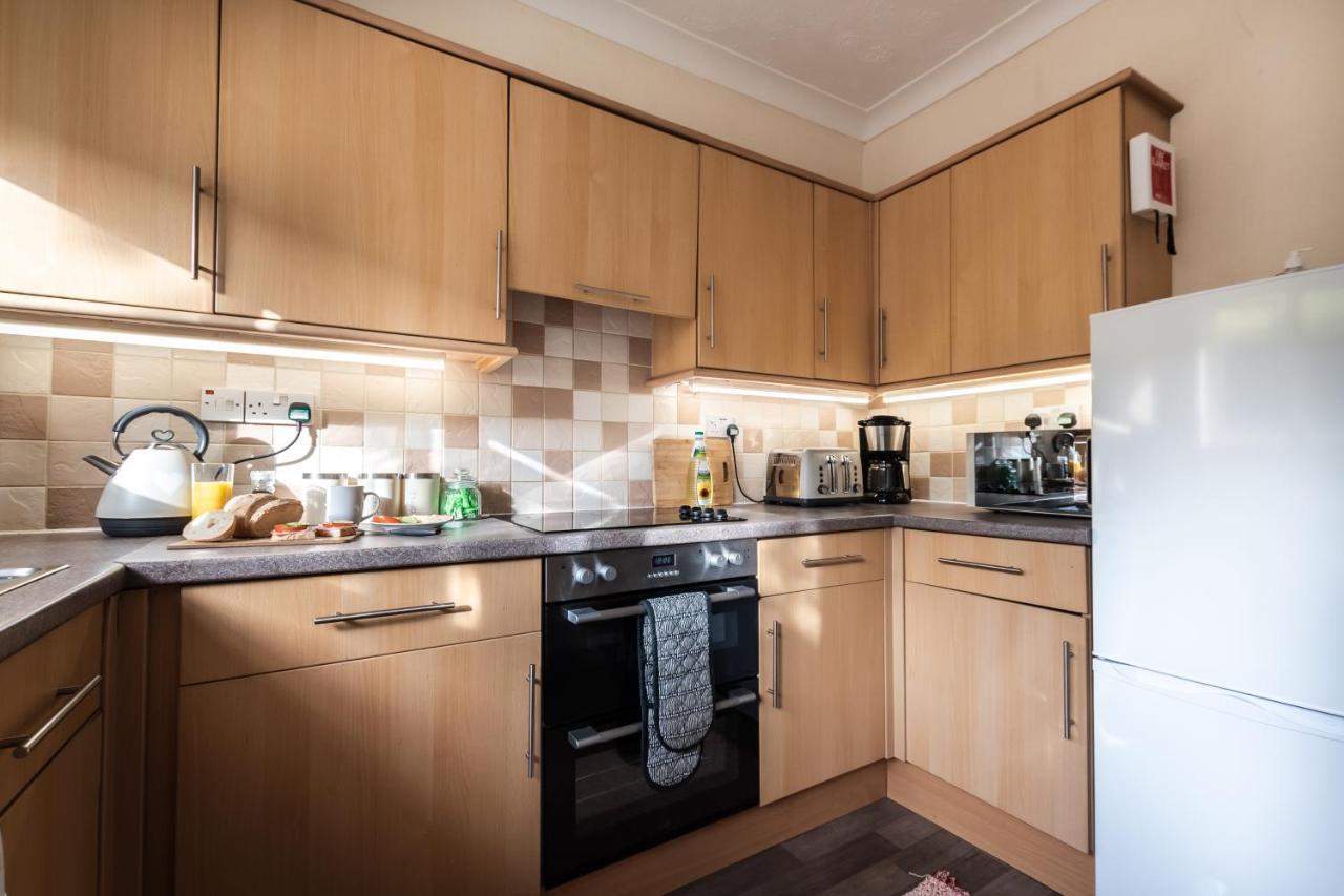 3-Bedroom House L Fast Wi-Fi L Garden L Newly Decorated L Close To Shops And Restaurants Борнмут Экстерьер фото